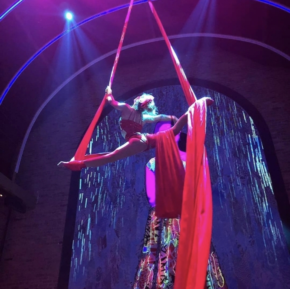 Meet your Posher, Ashley Addison - Picture 5 of 8